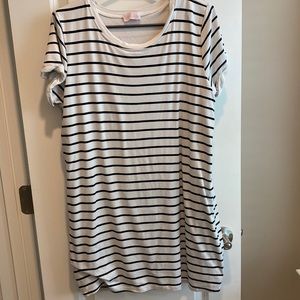 Pink Lily tshirt dress. Size large